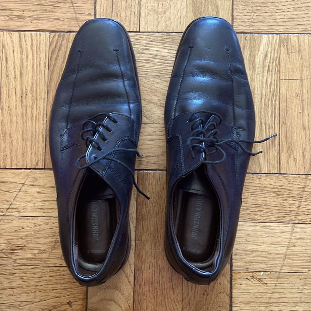 Men’s 9M Black soft leather oxfords shoes Johnston and Murphy